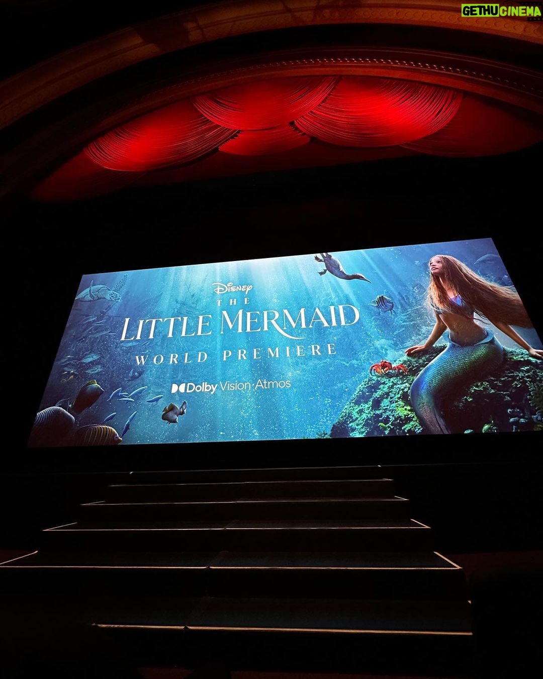 Lesslie Polinesia Instagram - En la premier mundial de #LaSirenita 🌊🩵 que hermosa película disfrute mucho venir a Los Angeles para ver la nueva película de @disneystudiosla Los Angeles, California
