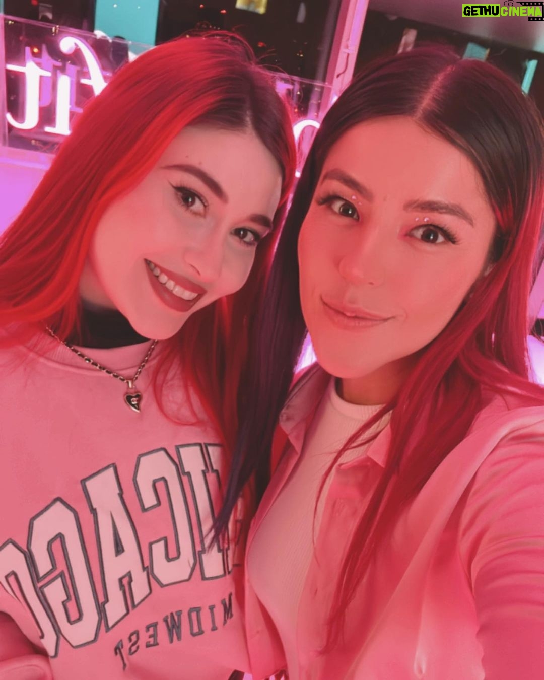 Lesslie Polinesia Instagram - Primer día en NY🗽 por el nuevo lanzamiento de @benefitmexico #porefessional #porecare estoy tan feliz de compartir estas hermosas experiencias con ustedes New York