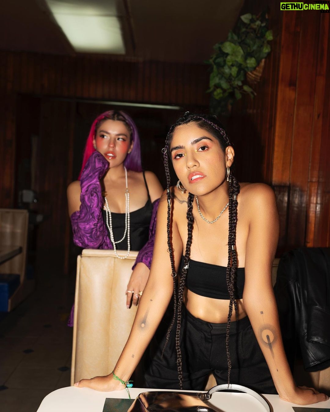 Lesslie Polinesia Instagram - Power of sisters 💜💗 MUSAS 💗💜