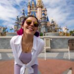 Lesslie Polinesia Instagram – ¡Feliz feliz no cumpleaños @ppteamlesslie! 🎶🎂

✨Nada mejor que empezar una nueva vuelta al sol en los mágicos Parques de Disney World Resort. ✨ Disfrutando por primera vez la fantástica atracción de Mickey & Minnie’s Runaway Railway. 
¡Seguimos festejando! 🏰

#MiLugarFavorito #MiDisneyWorld #MostMagicalPlaceOnEarth ❤️