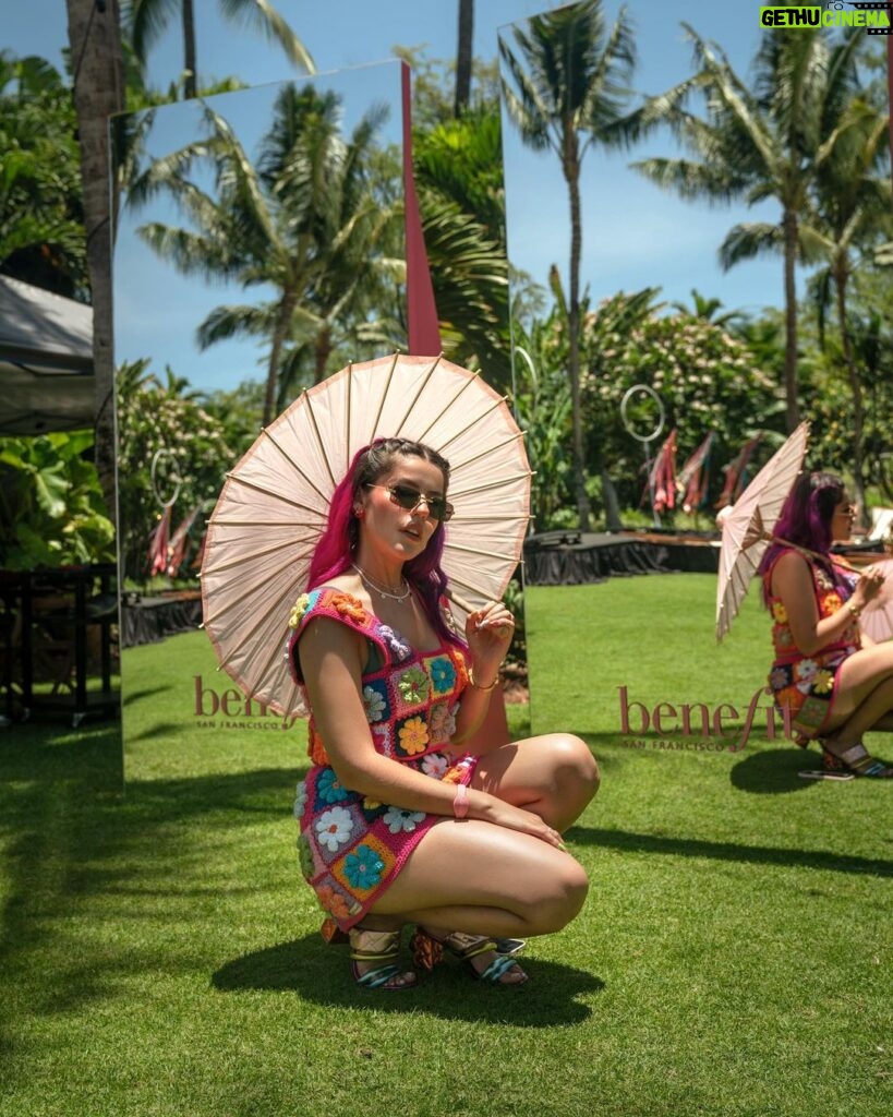 Lesslie Polinesia Instagram - Cuál es tu color favorito? 🤍💙🤎💚💛🧡❤️💜🖤 @benefitmexico #benefitblush Lanai