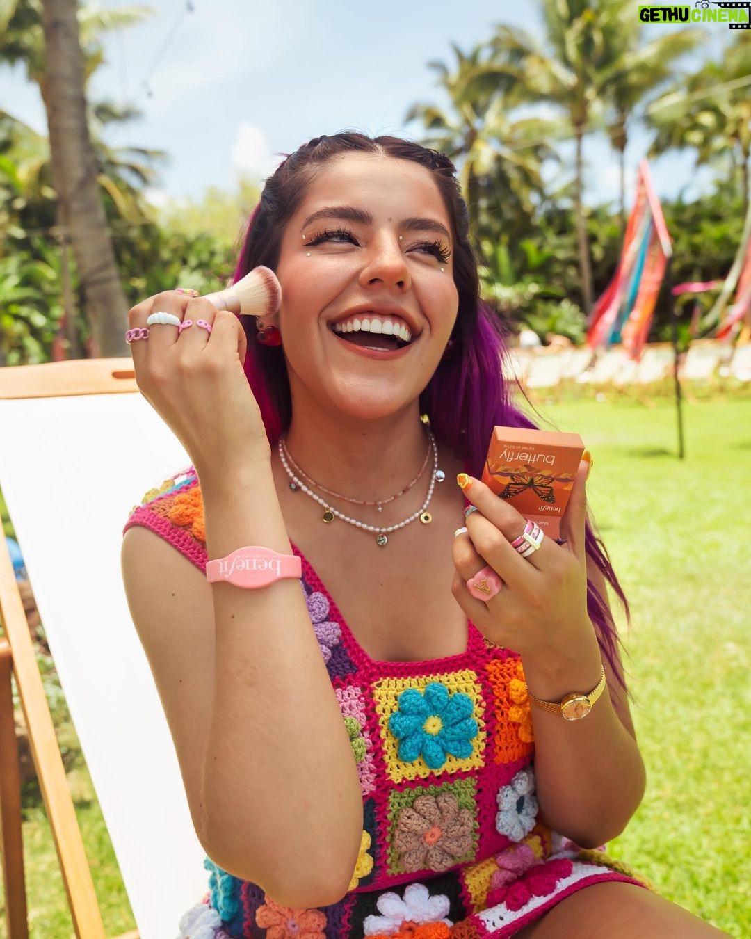 Lesslie Polinesia Instagram - Cuรกl es tu color favorito? ๐ค๐๐ค๐๐๐งกโค๏ธ๐๐ค @benefitmexico #benefitblush Lanai