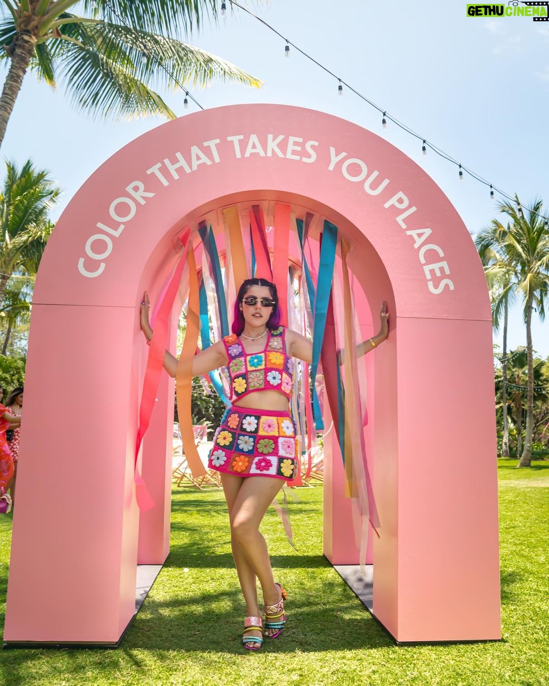 Lesslie Polinesia Instagram - Cuรกl es tu color favorito? ๐ค๐๐ค๐๐๐งกโค๏ธ๐๐ค @benefitmexico #benefitblush Lanai