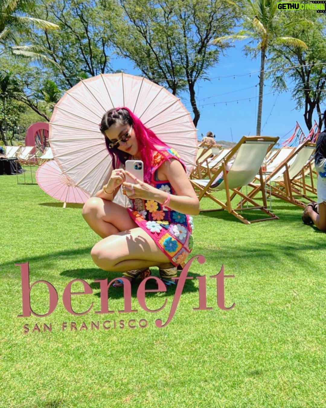 Lesslie Polinesia Instagram - Cuรกl es tu color favorito? ๐ค๐๐ค๐๐๐งกโค๏ธ๐๐ค @benefitmexico #benefitblush Lanai