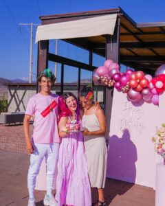 Lesslie Polinesia Instagram - Gracias por este maravilloso día 🌸🤍 a lado de ustedes 🎂 gracias por sus hermosos mensajes 💌 LOS AMOOO ♥️ Pd: sigo contestado sus mensajes familia 🥰 Oaxaca Viajes