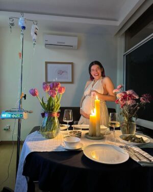 Lesslie Polinesia Instagram - Mi mes empezó con mucho trabajo y yo feliz de disfrutar el fin de año con la familia pero las cosas cambian y hay muchas veces que no lo puedes controlar. Lo más importante es la salud y hoy estoy trabajando para que bebé y yo estemos bien todos los días hasta que nazca 🥰 
Gracias a todos por acompañarme y llenarnos de amor 🤍