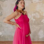 Lesslie Polinesia Instagram - Va a ser una hermosa niña 👧🏻 quien viene en camino 🤍 y con tanto amor recibo todos los cambios que he vivido y seguiré viviendo. Hay muchas cosas que me han cambiado la vida y este momento es parte de mi evolución. Gracias por todo el amor que he recibido por parte de ustedes en verdad gracias gracias gracias 🤍 LOS AMO FAMILIA 👐🏼 🦋💞Noviembre ha sido maravilloso, siempre agradecida a la vida y evolucionar juntos. Cerramos el mes con esta foto de mi shoot con bebé para @Cosmopolitanmx 🤍 📸👗💄💇🏻‍♀️ @juanbautizta @iloft.ny @elierdz @rmaxo @lisallende