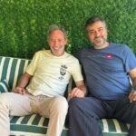 Levent Can Instagram - Bizim her buluşmamızda bir salıncak olur, pazarın keyfi sevdiklerinle çıkar @burakarliel 🙏❤️