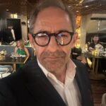 Levent Can Instagram - Dün akşam @showtv @sandikkokusudizisi ile ilk buluşmamızı gerçekleştirdik, biraz canınızı sıktığımın farkındayım. ( ne birazı dediğinizi de duyar gibiyim… ) Sürprizlerle dolu bir hikaye ve bütün sevdiklerim burada @o3medya #adnan