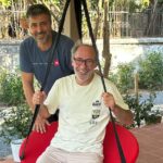 Levent Can Instagram - Bizim her buluşmamızda bir salıncak olur, pazarın keyfi sevdiklerinle çıkar @burakarliel 🙏❤️