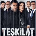 Levent Can Instagram - Dün akşam yayınlanan #teşkilat 78.bölüm ile 30 bölümdür canlandırdığım #davidhartley karakteri yolun sonunu gördü. Yaptığı kötülükler yanına kalmayacaktı ve tabi ki iyilik kazandı. Bu kadar çuvallamaya çuvalı hak etmişti 🤷🏻‍♂️ 30 haftadır süren bu yolculukta birlikte çalıştığım tüm partnerlerime gösterdikleri üstün performans ve dostlukları için… sevgili yönetmenlerim @burakarliel ve @gul_sarialtin a bu rolün yaratım sürecinde karakterin her durumunu en ince ayrıntısına kadar işleyişleri ve değerli görüşlerini, yorumlarını paylaştıkları için… @timsandb ailesiyle bu projede yeniden bir araya geldiğim için… Tüm set çalışanları arkadaşlarımın çabaları için… siz kıymetli izleyicilerimize haftalar boyu dizimizi reyting sıralamalarında birinci tuttukları için… Ve tabi son 15 yıldır her projemde yanımda olan sevgili menajerim @gulayciko ya sonsuz teşekkürlerimle ❤️🧿👏👏👏