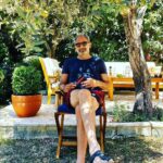 Levent Can Instagram - Bir zeytin ağacı gölgesi Bir kitap Biraz cırcır böceği sesi Bolca huzur… 📸 @eylemkaftan