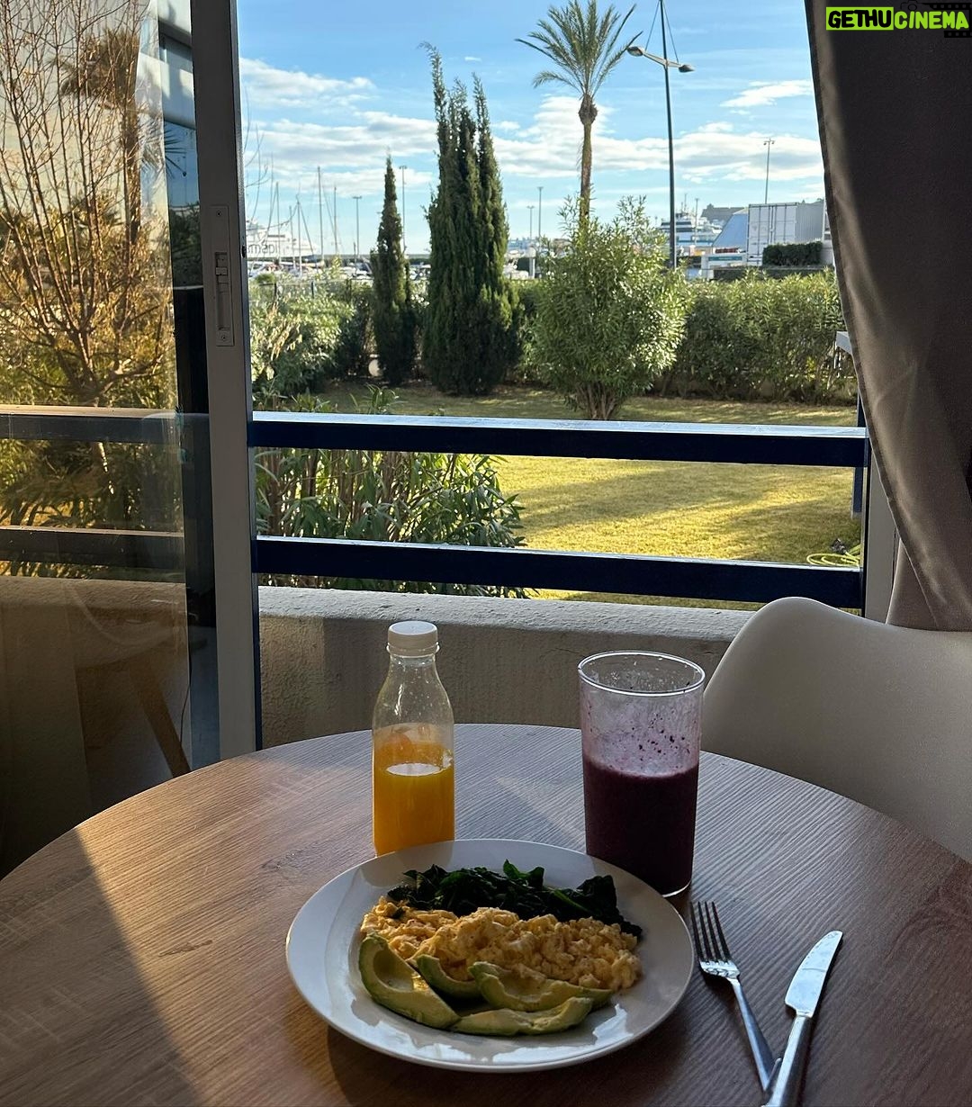 Lewis Bloor Instagram - Navigating the first quarter with a strategic blend of energy and discipline! 🚀 Unleashing the focus of well-crafted goals & integrating direction into daily habits - and building a routine based around progress. 📈 It’s not just about reaching milestones; it’s about the journey of growth and achievement. Join me over the next 90 days and get the 2024 adventure off to a strong focused start. Let’s make Q1 the foundation on which we build the success of the year ahead! #FitnessJourney #HabitHacker #GoalCrusher #RoutineRevolution #MindsetMastery #Q1Success #DisciplineWins #AchieveMore #HealthyHustle #WellnessWarrior #FitLife #LifeUpgrade #PositiveVibesOnly #StriveForGreatness #DailyMotivation #SuccessMindset #FocusedLiving #MindBodySoul #InspiredLiving #ChaseDreams #ConsistencyIsKey #HealthyHabits #TransformYourLife #GoalSetter #MotivatedAF #FitnessMotivation #LifeGoals #MindfulLiving #ProgressNotPerfection #OwnYourJourney