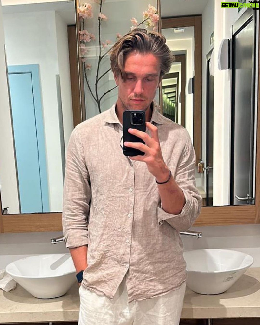 Lewis Bloor Instagram - August ‘23. Semana Cautro. 🌅 Ibiza, Spain