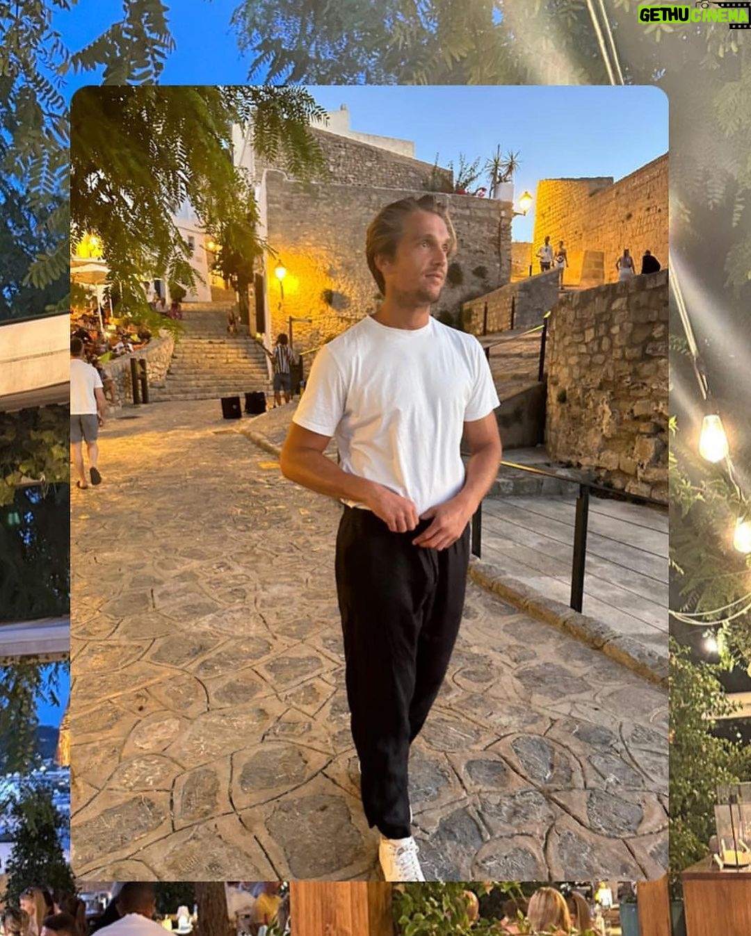 Lewis Bloor Instagram - August ‘23. Semana Cautro. 🌅 Ibiza, Spain
