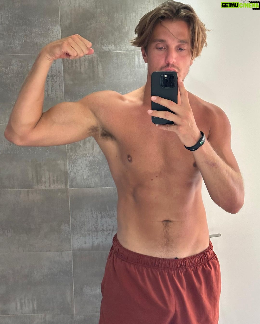 Lewis Bloor Instagram - August ‘23. Semana Cautro. 🌅 Ibiza, Spain