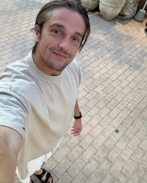 Lewis Bloor Instagram - THE MONDAY RECAP ☎️:

First week with my feet on the ground settling in to the Ibiza Winter. I have been more excited about Winter than I was for the Summer. This past week showed me exactly why 🫶🤝🙌

Here’s a little recap of my past week. My personal & business wins & a special shout-out to a few of my clients 🙏🏼💚🏝️

⚡️ My first full working week Monday - Friday 8-6 since the start of summer. Massive shout out to @thehub.ibiza for what they have created. Its a melting pot of business leaders with a particular vision for themselves & the world they live in. Couldn’t be more excited to be part of this community.

⚡️ Back teaching my 2 Weekly classes @thehub.ibiza (Tue - HIIT X MOBILITY & Thu - CORE X SPRINTS) had the pleasure of meeting & training a bunch of stone cold killers this week. A treat to meet you all

⚡️ Finalised my Winter accommodation thanks to my friend Pablo. This is real turning point for my journey in Ibiza to have my own, stunning apartment with its own garden in the best possible location for winter. Grateful beyond belief for this one 🙏🏼

⚡️ LBOC has starts the Quarter of the year with the most number of active clients since I started this business in 2020.

⚡️ Paula dropped 3kg (106-103kg) in her first full week working with me, excited to see where the next 3 months takes us

⚡️ Steph got a 7 day streak for Training, Meals & Habits. This is sensational work and shows me exactly where her head and hear is at with our journey as a team 

⚡️ John got his food intolerance test results back and broke down on the phone to me. He was so overwhelmed to have some science and data to look at to understand why he struggles to lose Man Boobd, berry belly & love handles even on “HEALTHY DIETS” - this is solid ground for us to build his programs over the next 3-6 months. Its a pleasure to welcome you on board and appreciate your openness with me 

⚡️ 3 new starters last week. All with reviewed, revised, finalised & fully personalised workout, nutrition & habit programmes to get stuck in to this week!

Couldn’t be happier with my life, my connections, my contributions & my business at this moment in time.

Big Love, LB.

#ibiza #ibizawinter