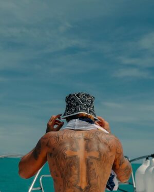 Lewis Hamilton Instagram - The past few days have been all love. Thank you all, the energy and support means everything. Can’t wait to start this season. 2024 is all us 🎯