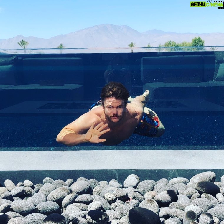 Liam Hemsworth Instagram - Happy birthday @hemsworthluke You’re a beautiful merman 🧜‍♂️ proud of you. Love u long time.