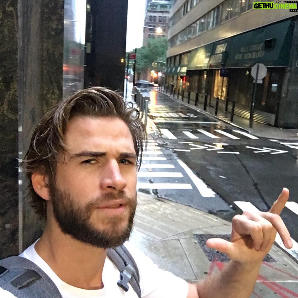 Liam Hemsworth Instagram - Morning! It's Monday. 6am. And I'm standing in the rain. Gonna be a good week!