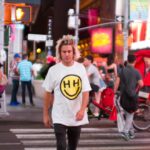 Liam Hemsworth Instagram - My good friend @conradjackcarr is doing a 1000 mile walk in support of hurricane animal victims. New York to Florida! You can follow him live on his page and feel free to help out in any way you like. 👟👟 @conradjackcarr #happyhippie #heartofalion #runforestrun