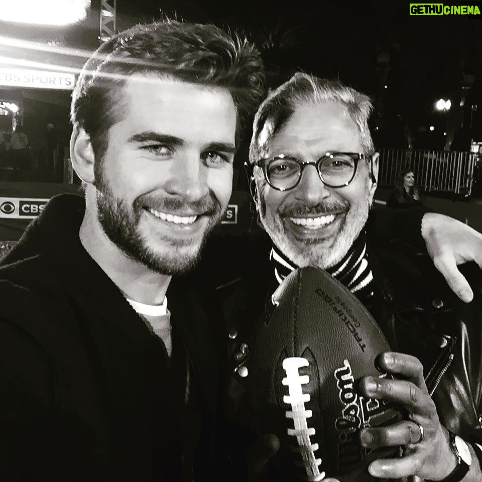 Liam Hemsworth Instagram - This guy @jeffgoldblum is one the most kind hearted, fun loving and interesting people I've met. Had a great time hanging with him this week. #SB50 #IDR
