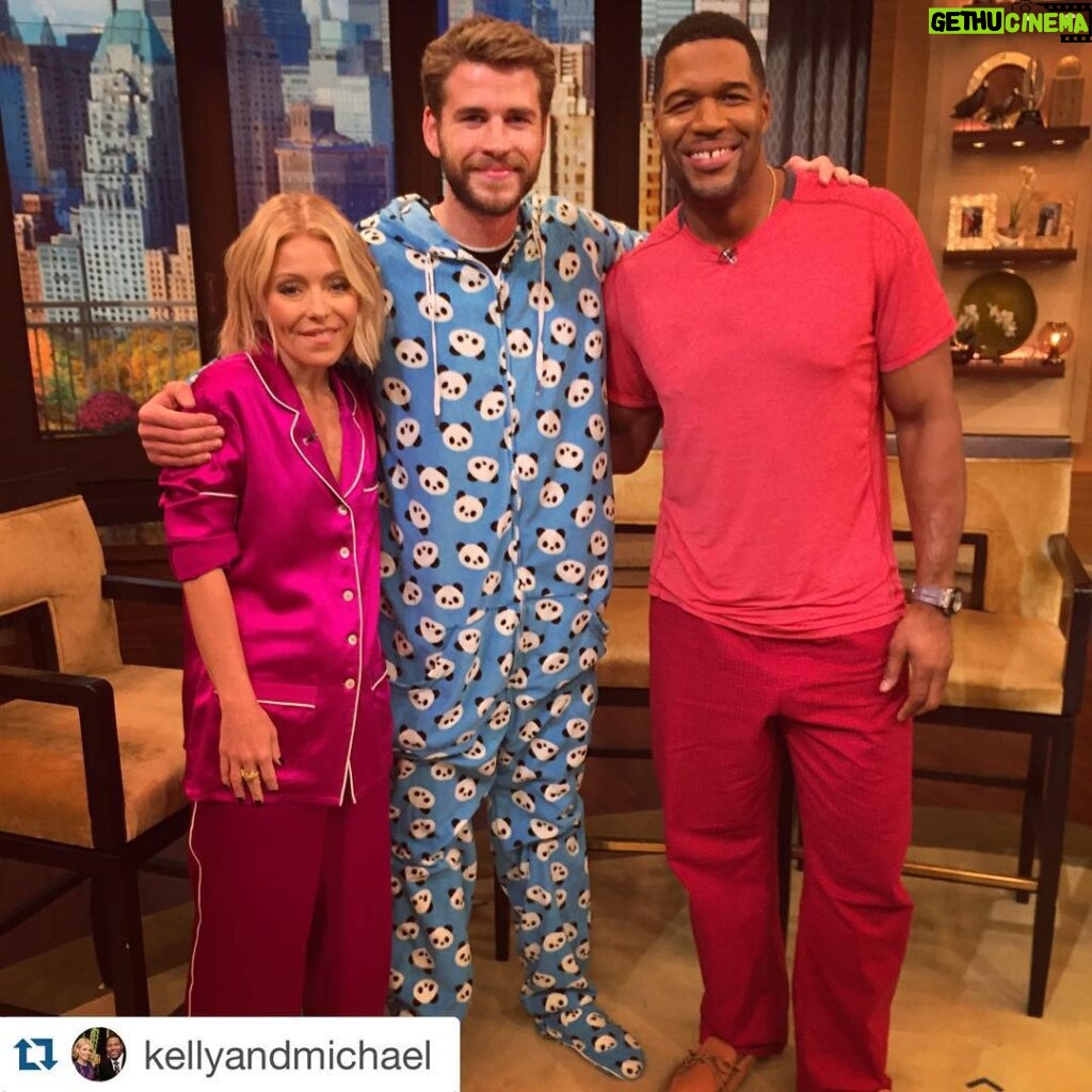 Liam Hemsworth Instagram - #repost @kellyandmichael ・・・ #LiamHemsworth in a #Pajama is even better! Haha! #KellyandMichael #PajamaDay @liamhemsworth KELLY's PAJAMAS: @OliviaVonHalle
