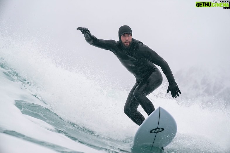 Liam Hemsworth Instagram - A couple icy cold snaps from @craigparryphotography during the shooting of #limitlesswithchrishemsworth @natgeotv @disneyplus