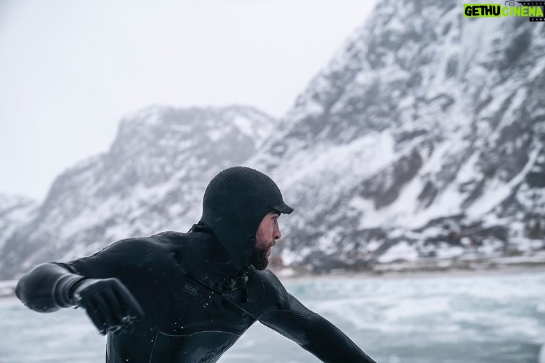 Liam Hemsworth Instagram - A couple icy cold snaps from @craigparryphotography during the shooting of #limitlesswithchrishemsworth @natgeotv @disneyplus