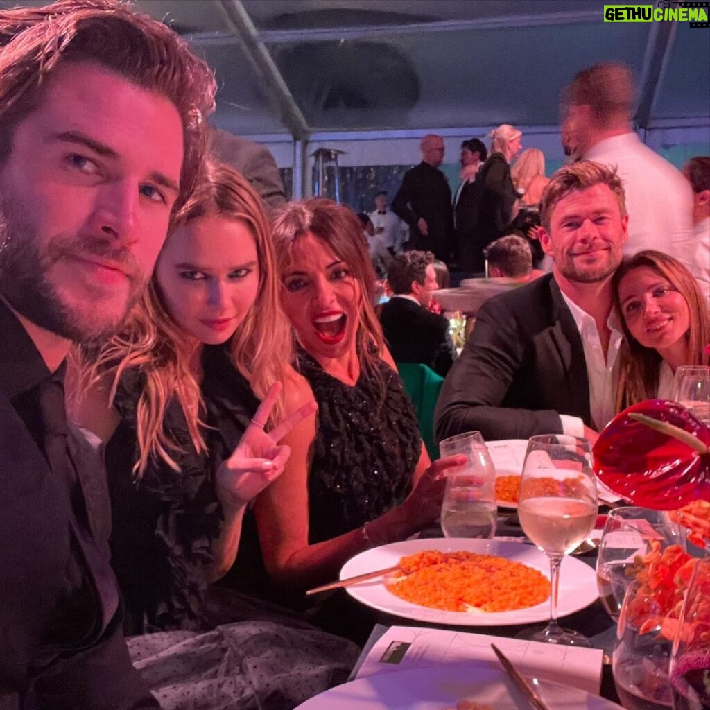 Liam Hemsworth Instagram - Fantastic night raising much needed funds and awareness for one of the most important and challenging issues, children’s mental health. Thank you @itsmondotcom for hosting the evening and all you do for the Sydney children’s hospital @sydney_kids #golddinner