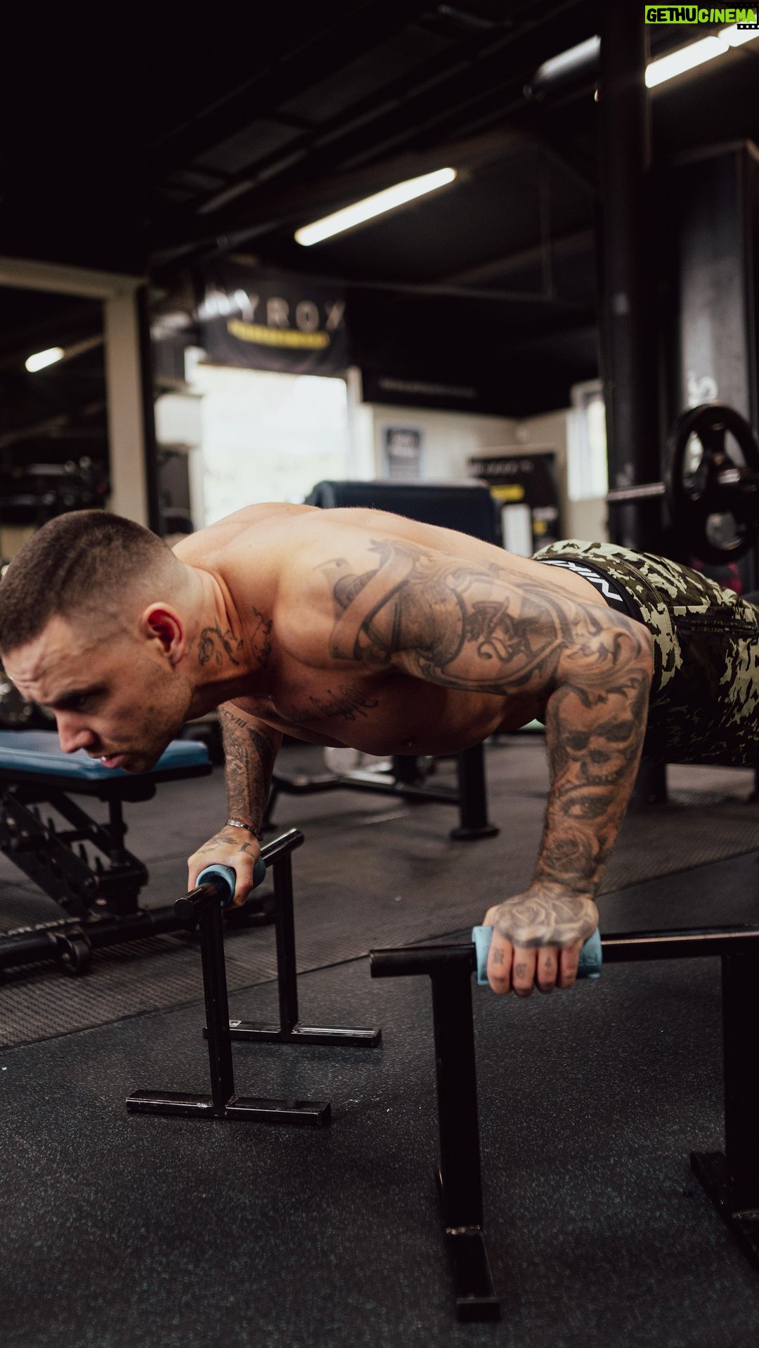 Liam Payne - 285.8K Likes - Sunday grind to feel my best! šŖš¼ Pumped for āTeardropsā and the months ahead! šš¼