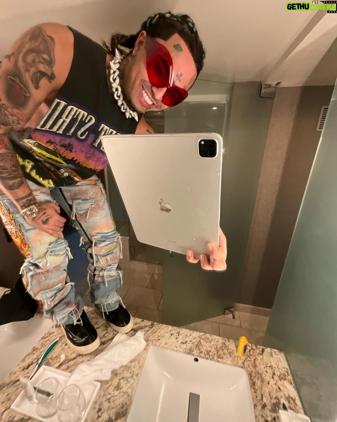 Lil Pump - 217.3K Likes - Ima keep posting pics on my iPad my phone is broken
