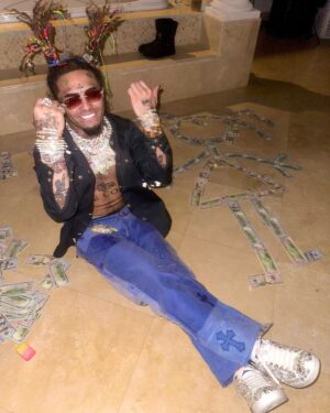 Lil Pump Instagram - How much money do you think I’ve spent on jewelry ? 🥶💎 #LP2outnow