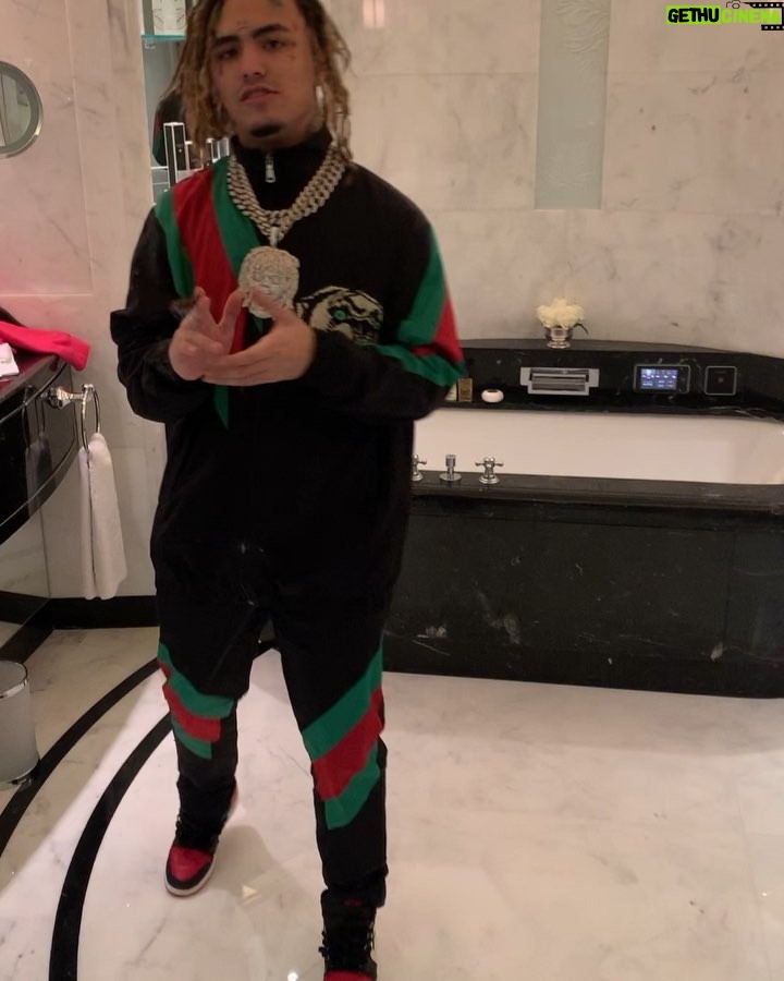Lil Pump - 1.1 Million Likes - HAPPY THANKSGIVING ❤️🏺🏺BUT FR THO IM THANKFUL FOR EVERY SINGLE ONE OF U !!