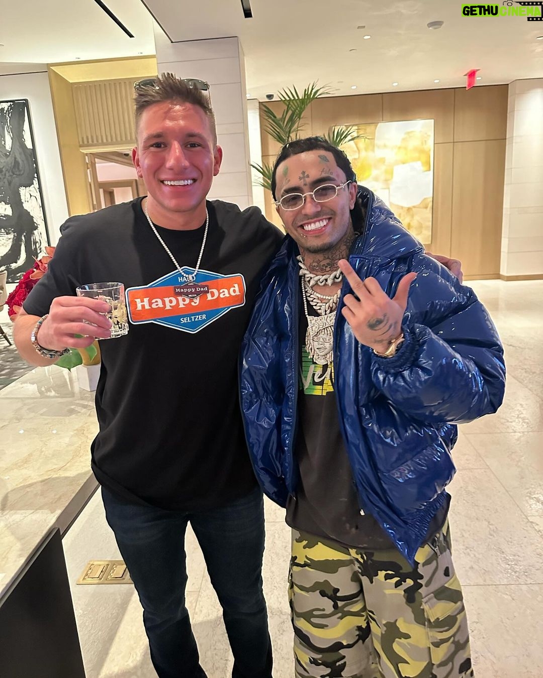 Lil Pump - 175.4K Likes - My favorite type of weed is uhhh …… ?