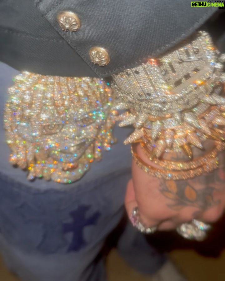 Lil Pump - 319.9K Likes - How much money do you think I’ve spent on jewelry ? 🥶💎 #LP2outnow