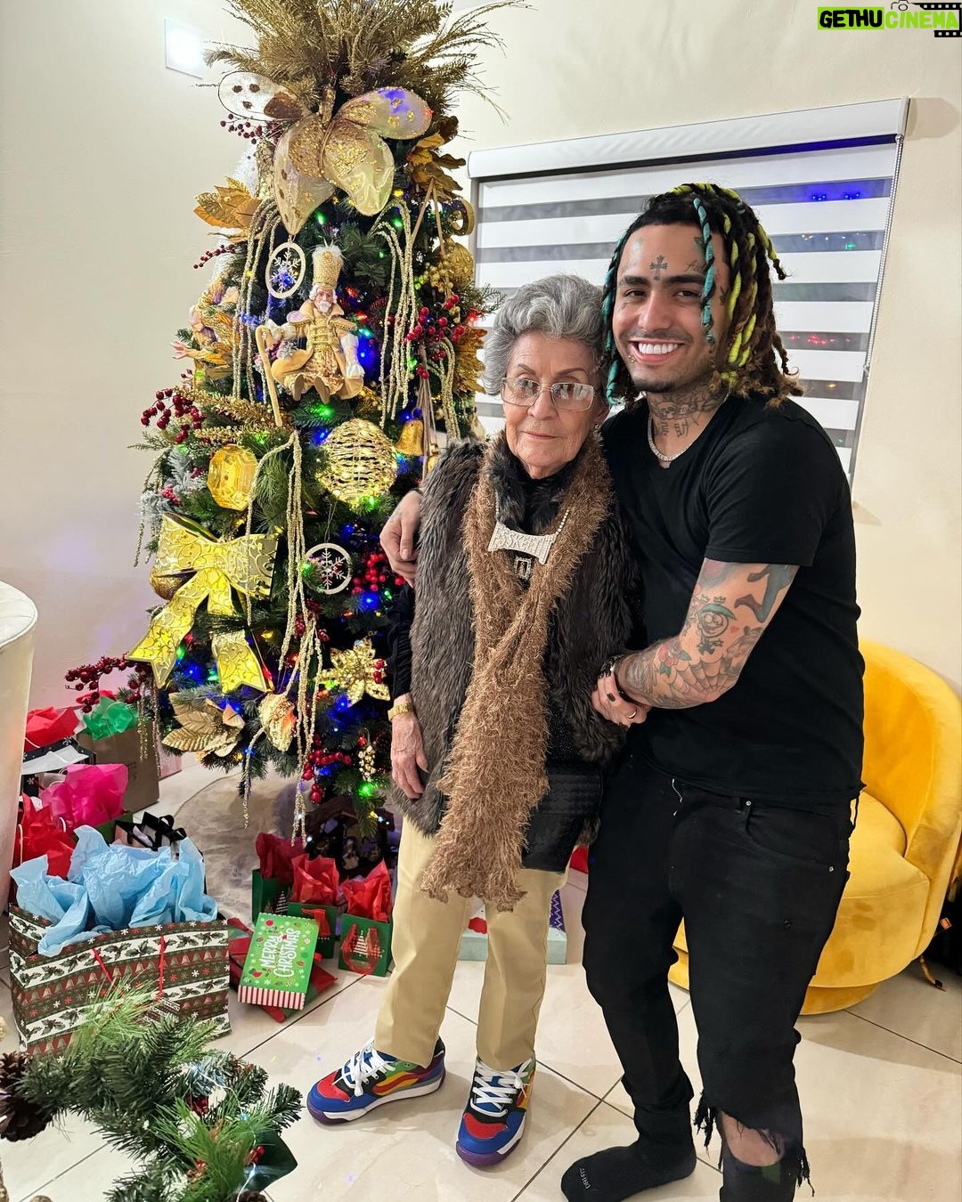 Lil Pump - 241.7K Likes - Merry Christmas from me & grandma pump
Rate her fit 1-10 ?