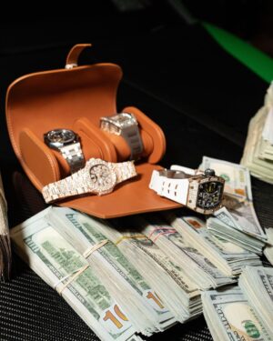 Lil Tjay Instagram - 700 hunnit in watches 700 in cash that’s 1.4 💰 We ain’t gon talk about the 20k for the drip that’s petty.. 💎🌍🥶 NEW MUSIC COMING SOON! 
#apskelly #5980rose #rm11 #rm30factory