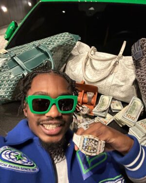 Lil Tjay Instagram - 700 hunnit in watches 700 in cash that’s 1.4 💰 We ain’t gon talk about the 20k for the drip that’s petty.. 💎🌍🥶 NEW MUSIC COMING SOON! 
#apskelly #5980rose #rm11 #rm30factory