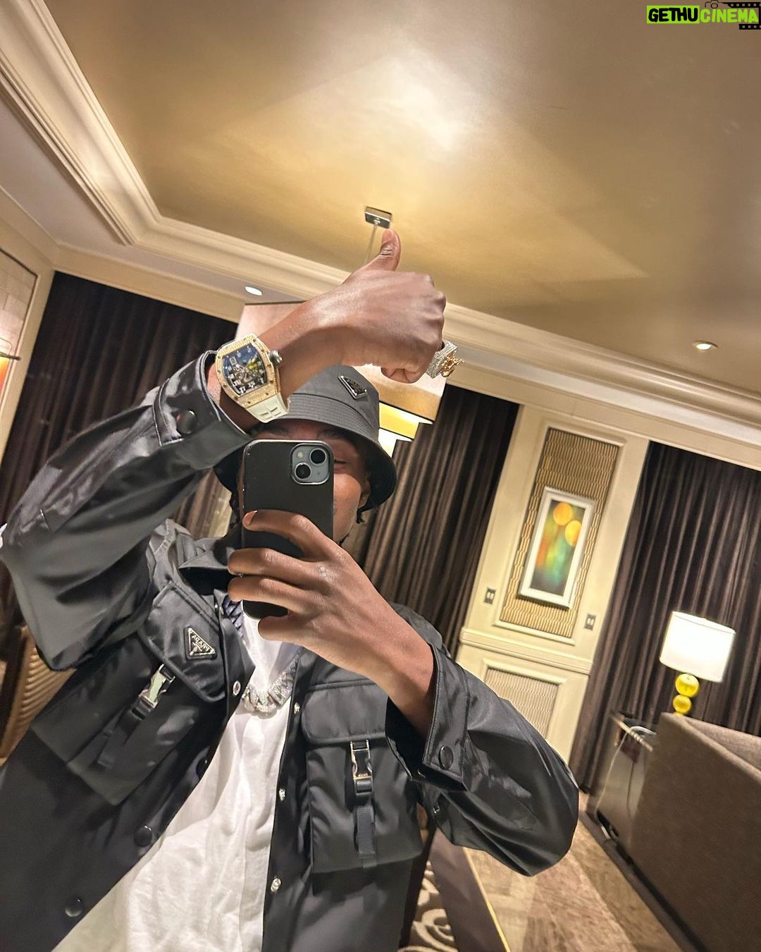 Lil Tjay Instagram - Long live Pop Smoke !!! Lemme get a WOOOOOOO🔊💫💫💫🖤🖤🖤🖤💨💨💨💨💨