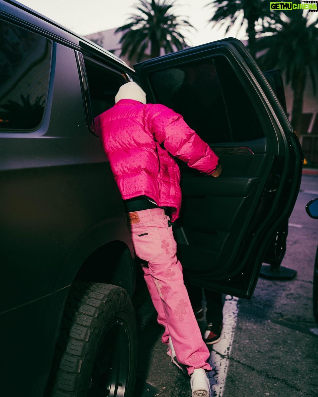 Lil Tjay Instagram - Member I was broke but now I’m swimming in these camass • ✞• 🩷