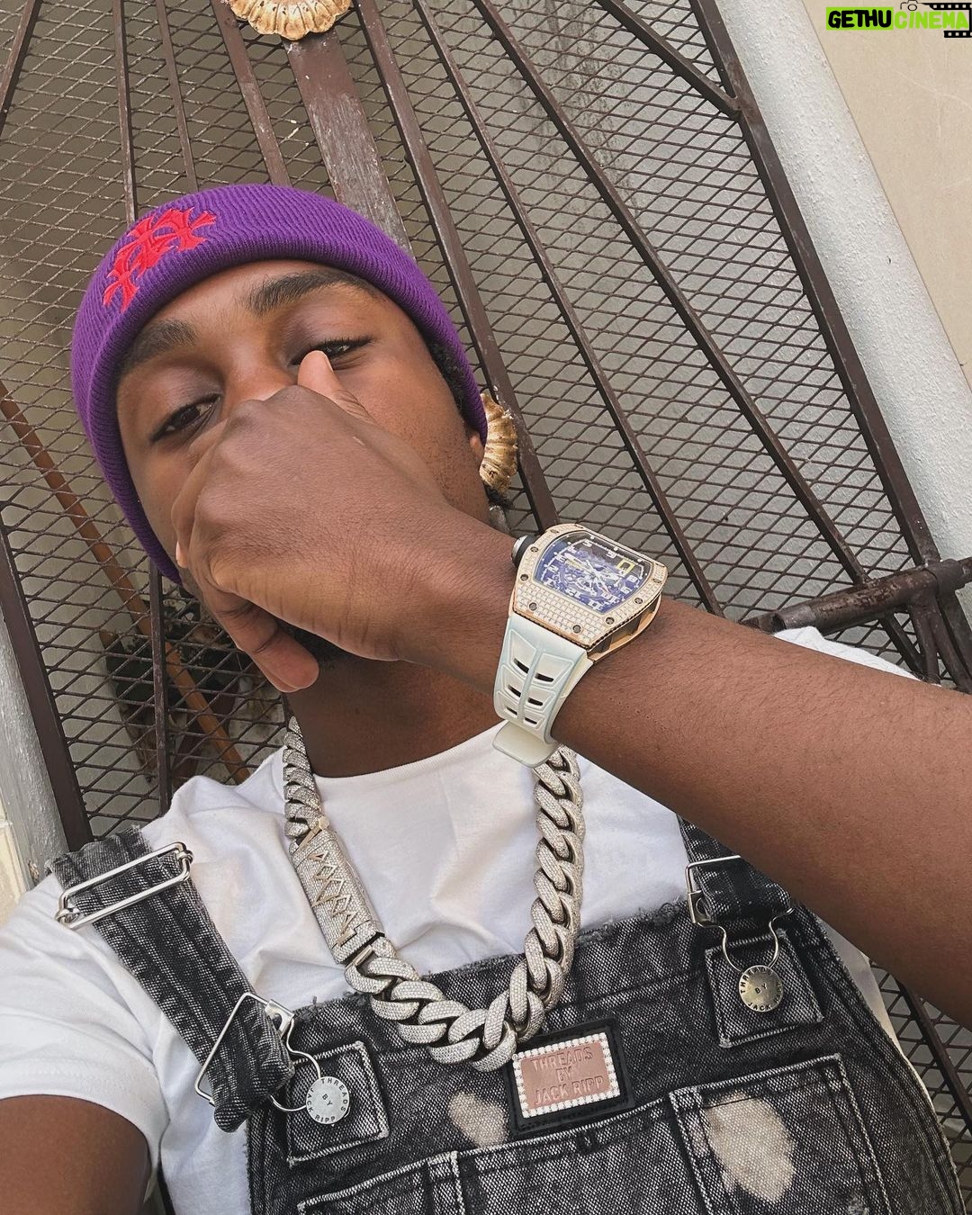Lil Tjay Instagram - Took a day off work to come nd smoke up w my Savage, R.I.P Smelly this never gonna stop…🕊️❤️ #smellydrive Santo Domingo, Dominican Republic