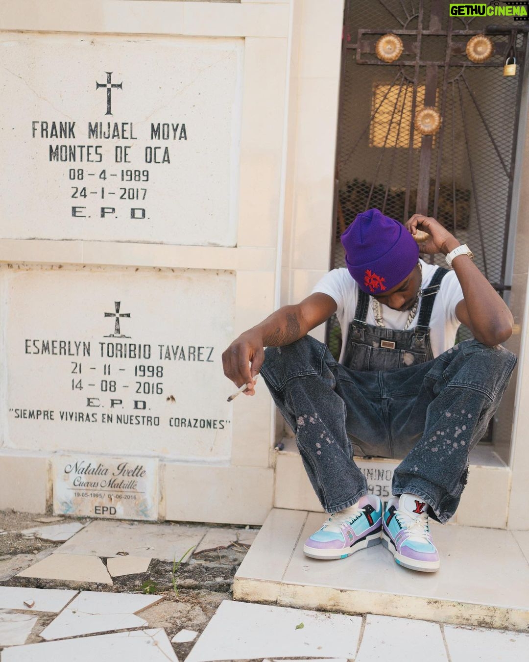 Lil Tjay Instagram - Took a day off work to come nd smoke up w my Savage, R.I.P Smelly this never gonna stop…🕊️❤️ #smellydrive Santo Domingo, Dominican Republic