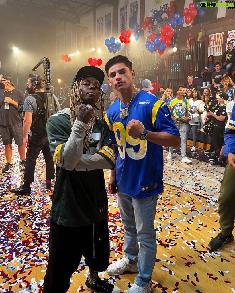 Lil Wayne Instagram - That’s a wrap at the @nfl kickoff commercial set!! #GoPackGo
