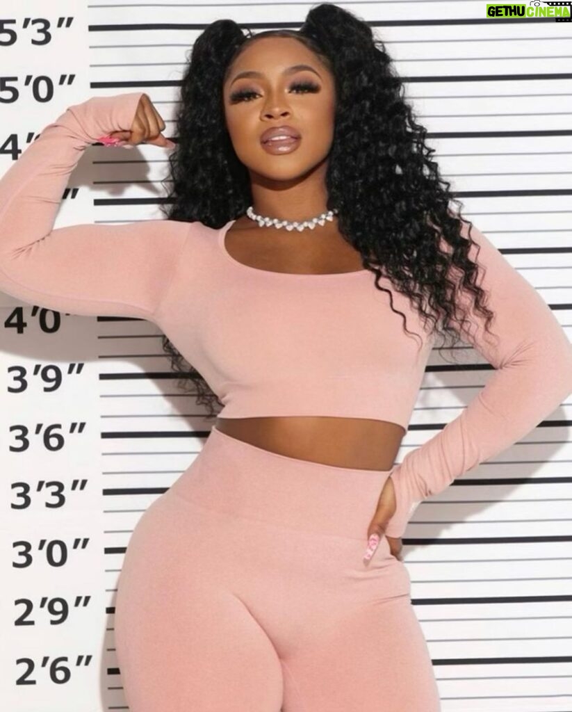 Lil Wayne Instagram - Congratulations to my baby girl @itsreginaecarter on her new fitness clothing line @WhyIFITIN! Out now 💪🏾 I work out in my office, guess I'm fit for business 🤙🏾