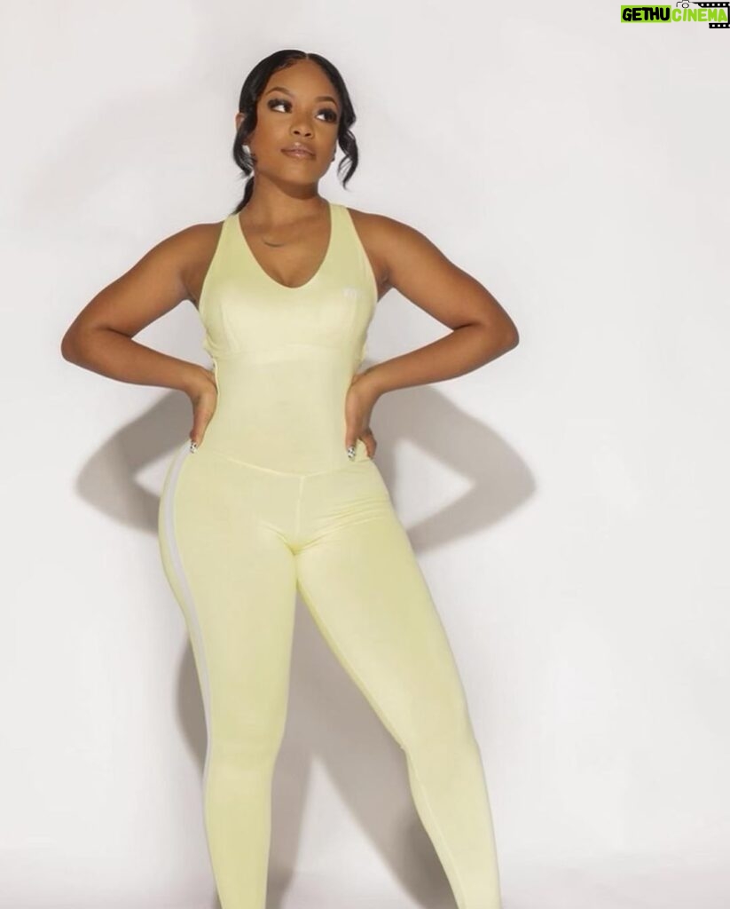Lil Wayne Instagram - Congratulations to my baby girl @itsreginaecarter on her new fitness clothing line @WhyIFITIN! Out now 💪🏾 I work out in my office, guess I'm fit for business 🤙🏾