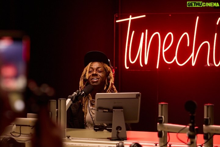 Lil Wayne Instagram - LIVE in Vegas! Chopped it up with @DeionSanders and @skipbayless about the #AppleMusicHalftime Show, Super Bowl winner predictions, and more. Listen now on @applemusic. 🔗 in stories