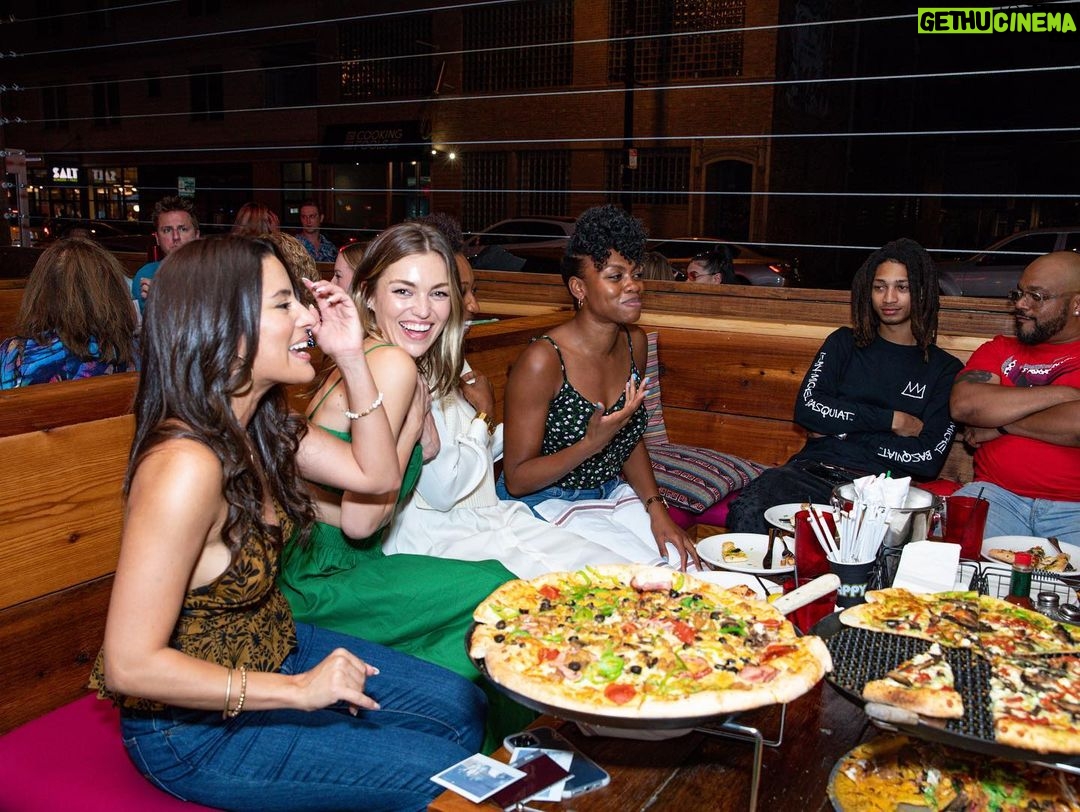 Lili Simmons Instagram - BDay pt2 I love these humans 📸 @kandid__kam
