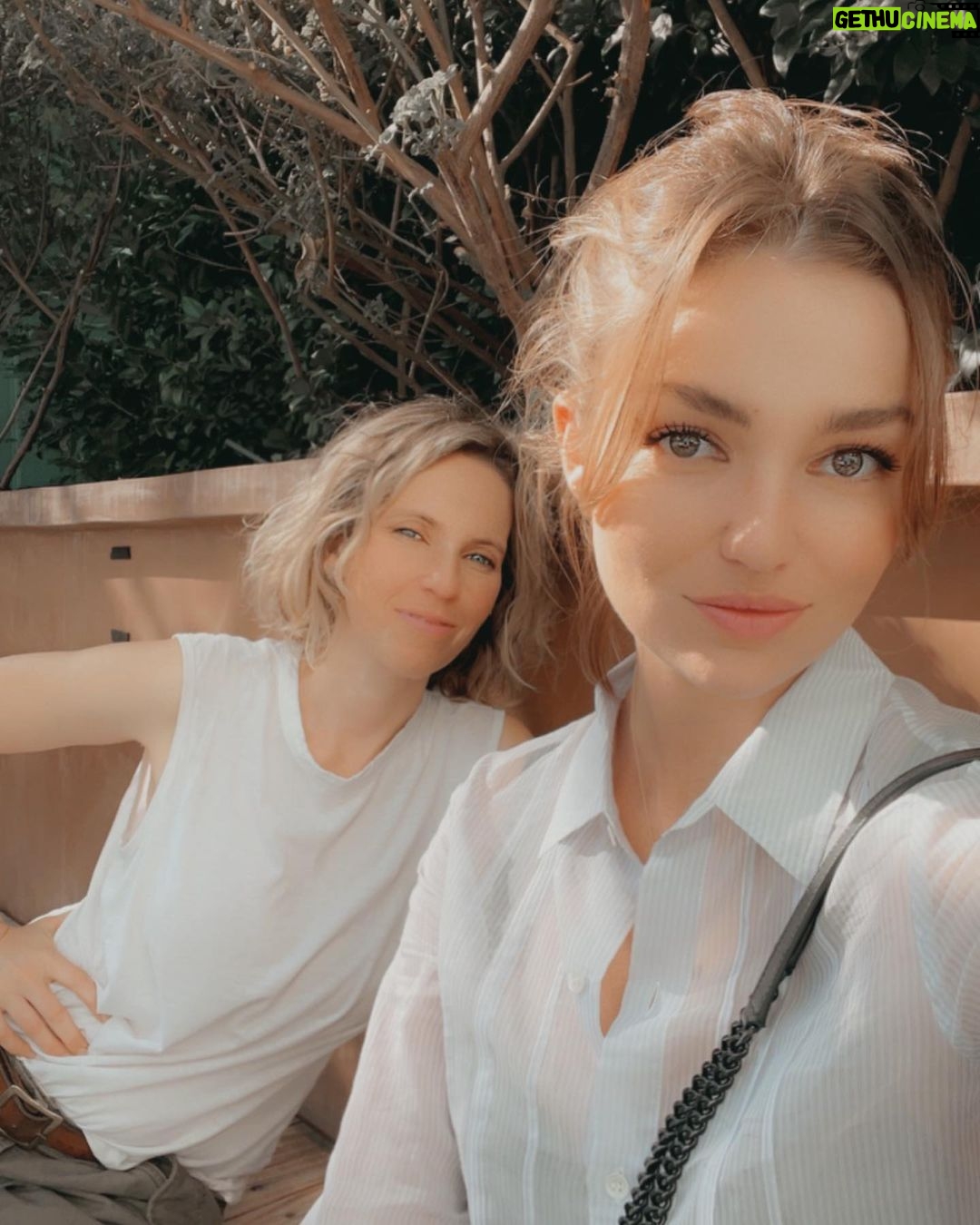 Lili Simmons Instagram - This one is a big one… HAPPY FUCKING 40th or as @ivanamilicevic says 30-10th BIRTHDAY to @millionsofkates !!! I’ve known you since I was 15 and you were 26!!!!! The best manager in the world hands down, my sister, my best friend, my birthday twin. We’ve been through it all and I’d never take back a second. I love you sooo much. Thank you for being in my life and thank you @randee_kaye for bringing her into this world. 7•23 for life babyyyyy!!!! ❤️❤️❤️