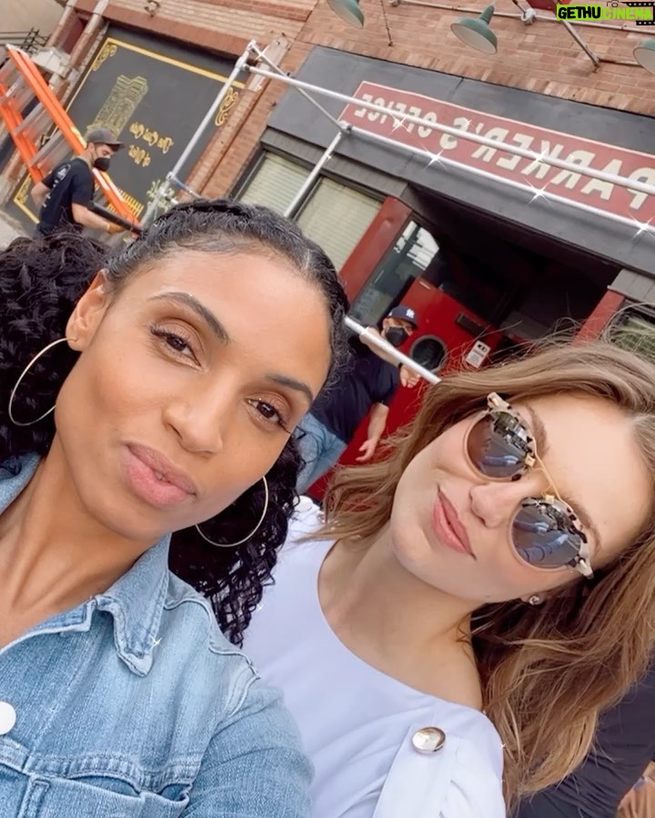 Lili Simmons Instagram - Gloria and Claud may not have been besties but @msgabrielleryan and I always have the best times!!! Never not smiling. I will meet you in any city my girl! Heart broken about Gloria but thank god I get to keep you in real life!!! Love you babes. ❤️❤️❤️ #powerbook4ce #girlstrip #paris #chicago #anywhere “Ok I’m ready.” -G 😂